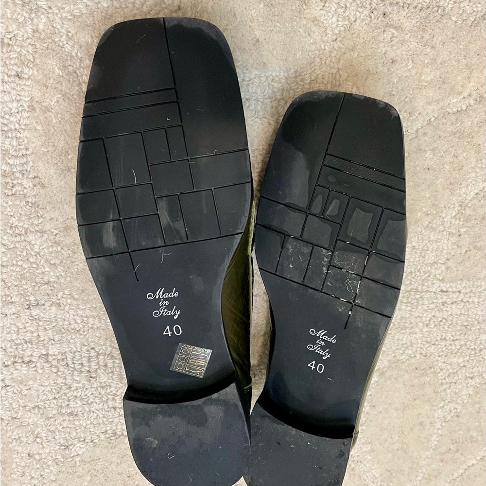 Ese O Ese (Spanish Brand) Olive Green Patent Leather Loafers. Size 9 (EU 40) - Picture 8 of 9